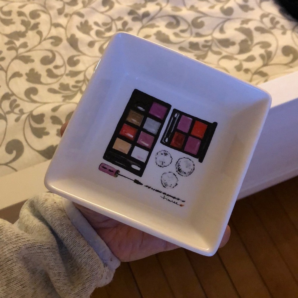 Make up/  jewelry dish